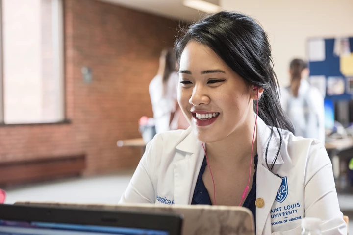 INTO SLU Saint Louis School Of Medicine Student In Library 41752 (1)