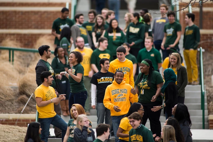 INTO GMU Exterior Students On Campus Wearing Mason Spirit Ware 28976 1024X683